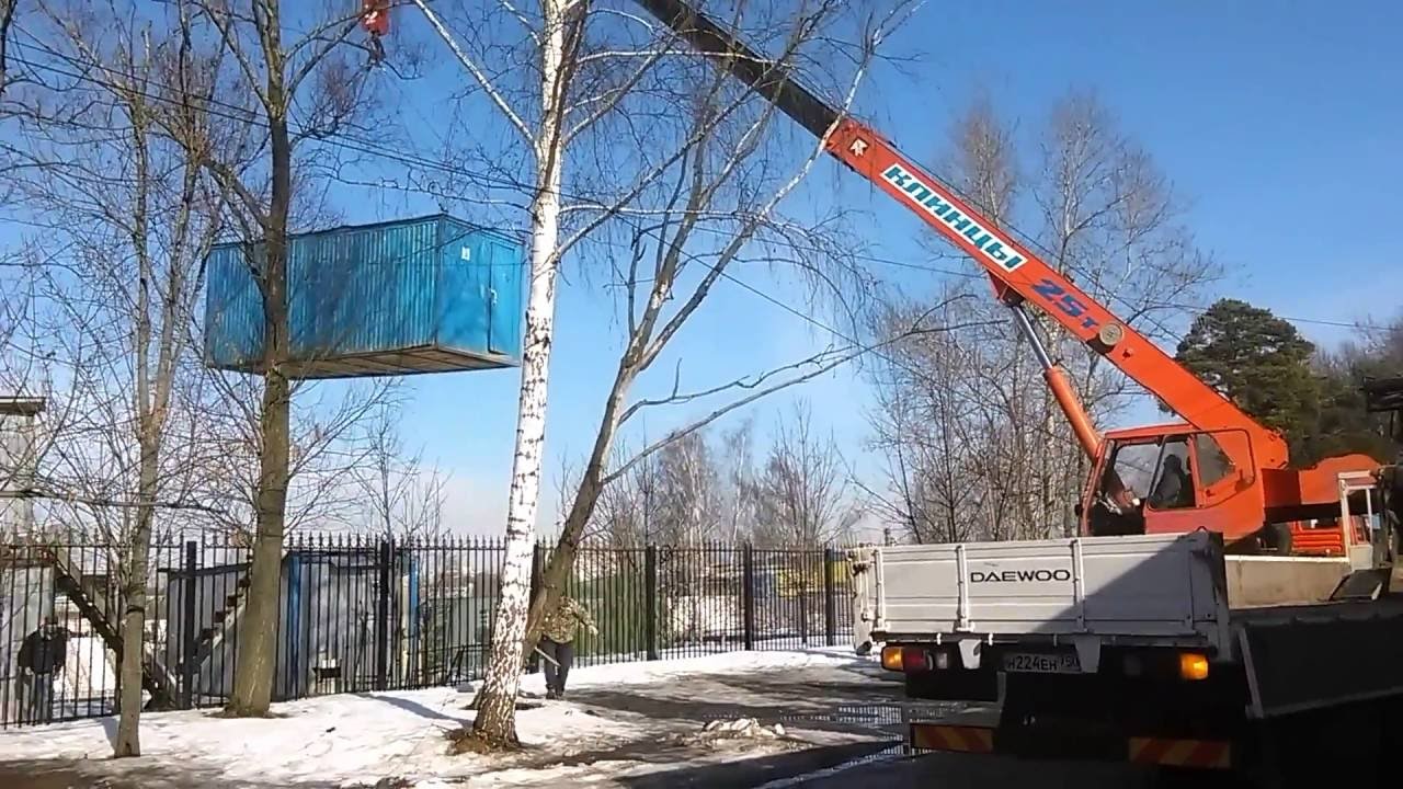 Автокран в работе